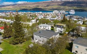 Guesthouse Akureyri - Apartments Near Down Town