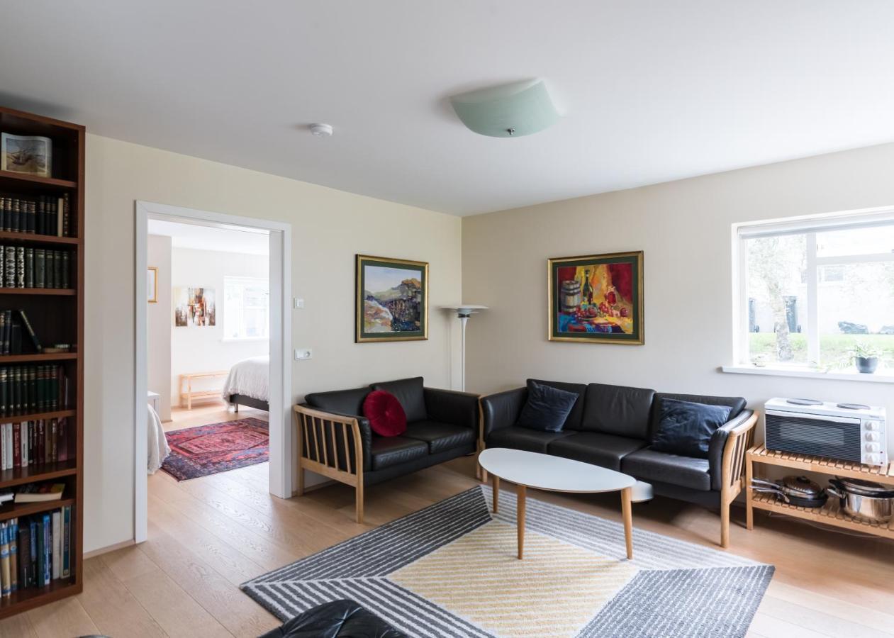 Guesthouse Akureyri - Apartments Near Down Town Exterior foto